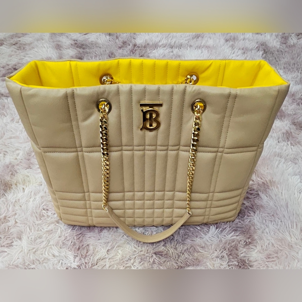 🔥🔥Final price🔥🔥not negotiable! 
Burberry Lola Exploded Check Quilt Tote Bag